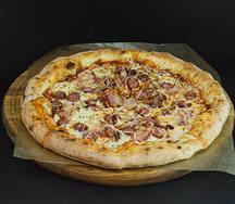 Пицца с охотничьими колбасками