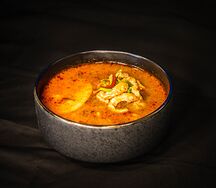 Том ям с цыпленком и грибами