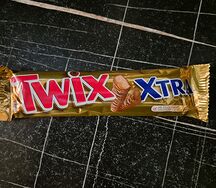 Шоколадный батончик Twix Xtra
