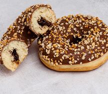 Донат с ореховой начинкой