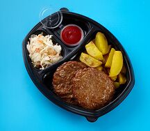 Картофель с квашеной капустой и котлетой