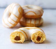 Донат с карамельной начинкой