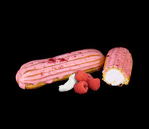 Эклер с малиной и кокосом