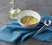 Куриный бульон с гренками