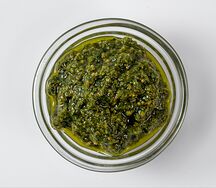 Песто с петрушкой и грецкими орехами