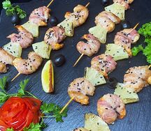Шашлычки Креветки в беконе с ананасом 