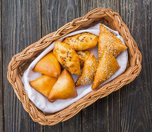 Пирожок с капустой и яйцом