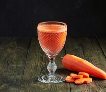 Свежевыжатый морковный сок