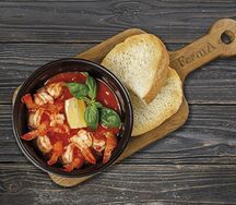 Креветки в томатном соусе