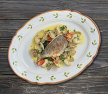 Филе дорадо с вонголе