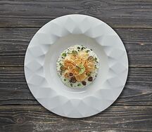 Гребешки с птитимом и кокосовым бешамель