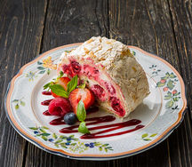 Малиновый рулет