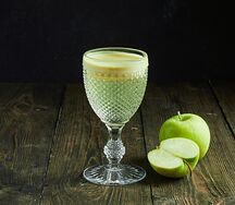 Свежевыжатый яблочный сок