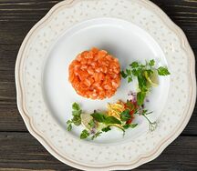 Тартар из лосося с авокадо