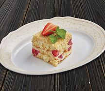 Сметанник с клубникой