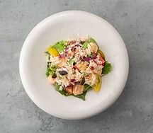 Салат с камчатским крабом и яванским стручковым редисом