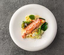 Камчатский краб с капустой пак-чой и кольраби