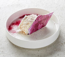 Десерт Анна Павлова с морошкой