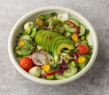 Зеленый салат с кунжутной пастой