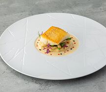 Палтус с картофельным кремом, таджасскими оливками и молодой фасолью