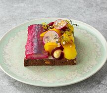 Смёрребрёд с маринованной сельдью