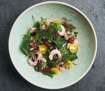 Салат со сладкими северными креветками