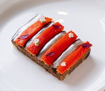 Смёрреброд с балтийской килькой и паприкой