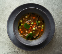 Консоме из бычьих хвостов с вешенками