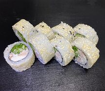Ролл Калифорния в кунжуте