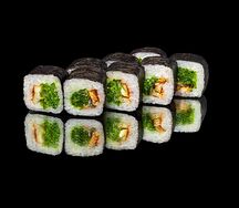 Ролл с чукой и угрем