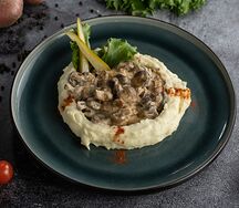 Бефстроганов с картофельным пюре