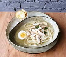 Бульон куриный с гренками