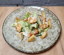Салат Цезарня с креветками