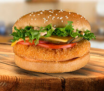 Бургер с куриным шницелем в панко