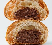 Круассан с шоколадным кремом
