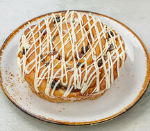 Булочка ромовая с изюмом