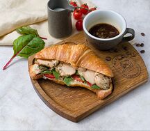 Круассан с цыпленком