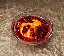 Соус Сырно-брусничный