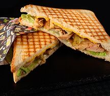 Сэндвич гриль⁣ с курицей