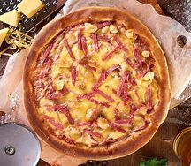 Пицца с салями и курицей