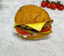 Бургер с говяжьей котлетой