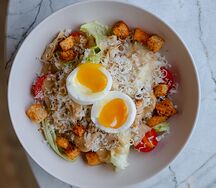 Цезарь с куриным бедром