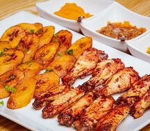 Grilled chicken wings avec alloco