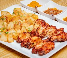 Grilled chicken wings avec pomme de terre sautées