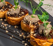 Фуа-гра на тостах