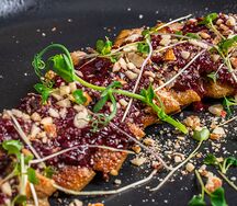 Утиная грудка конфи с ежевичным соусом