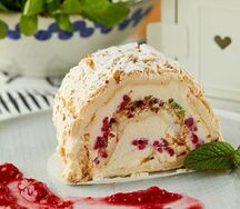 Меренговый фисташковый рулет