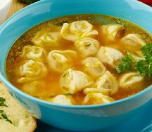 Чучвара с бульоном и сузьмой