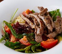 Салат с телятиной и овощами