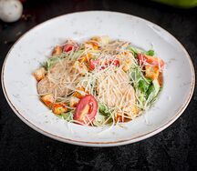 Цезарь с куриным филе